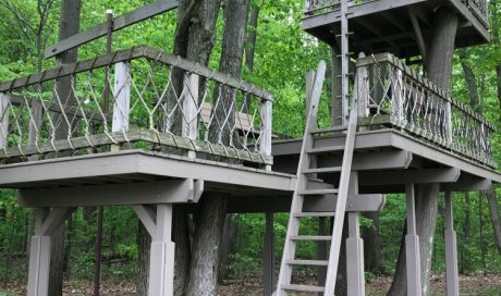 fabrication et la pose de cabanes perchées sur mesure en bois  dans La Vallée de la Drôme.