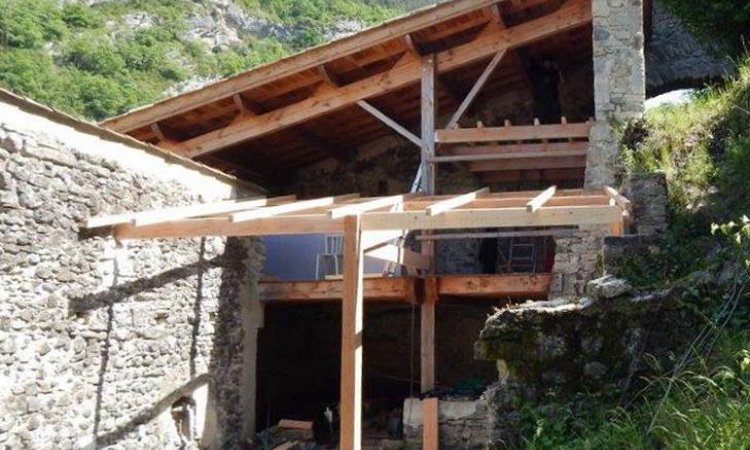 AT Bois dans la Vallée de la Drôme - Conception et construction de menuiseries bois extérieures sur mesure